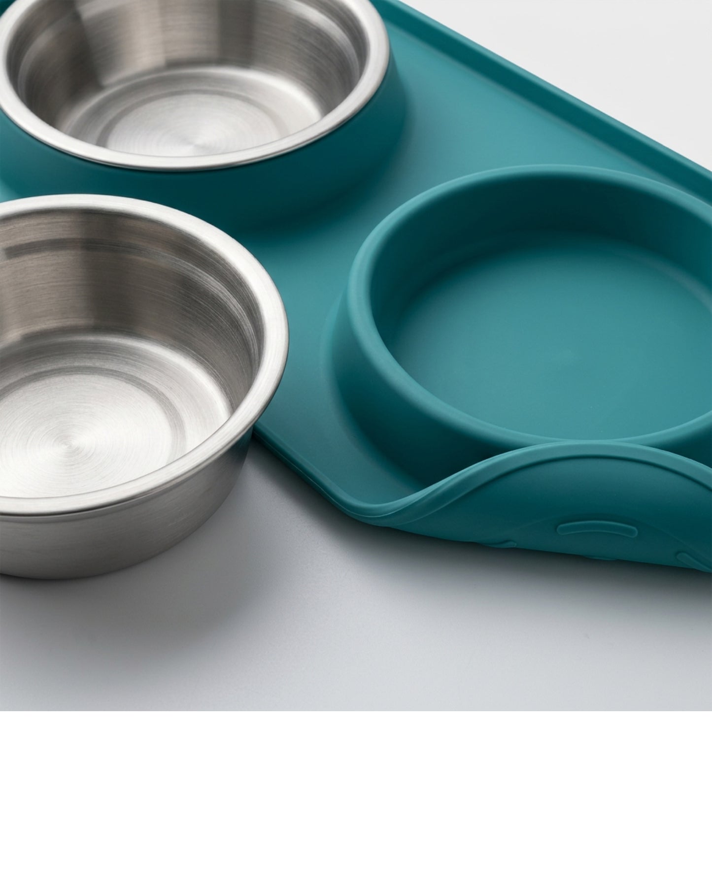 Zemis Double Stainless Steel Pet Bowls 2 x 1.2 L Teal Tray - Detail view