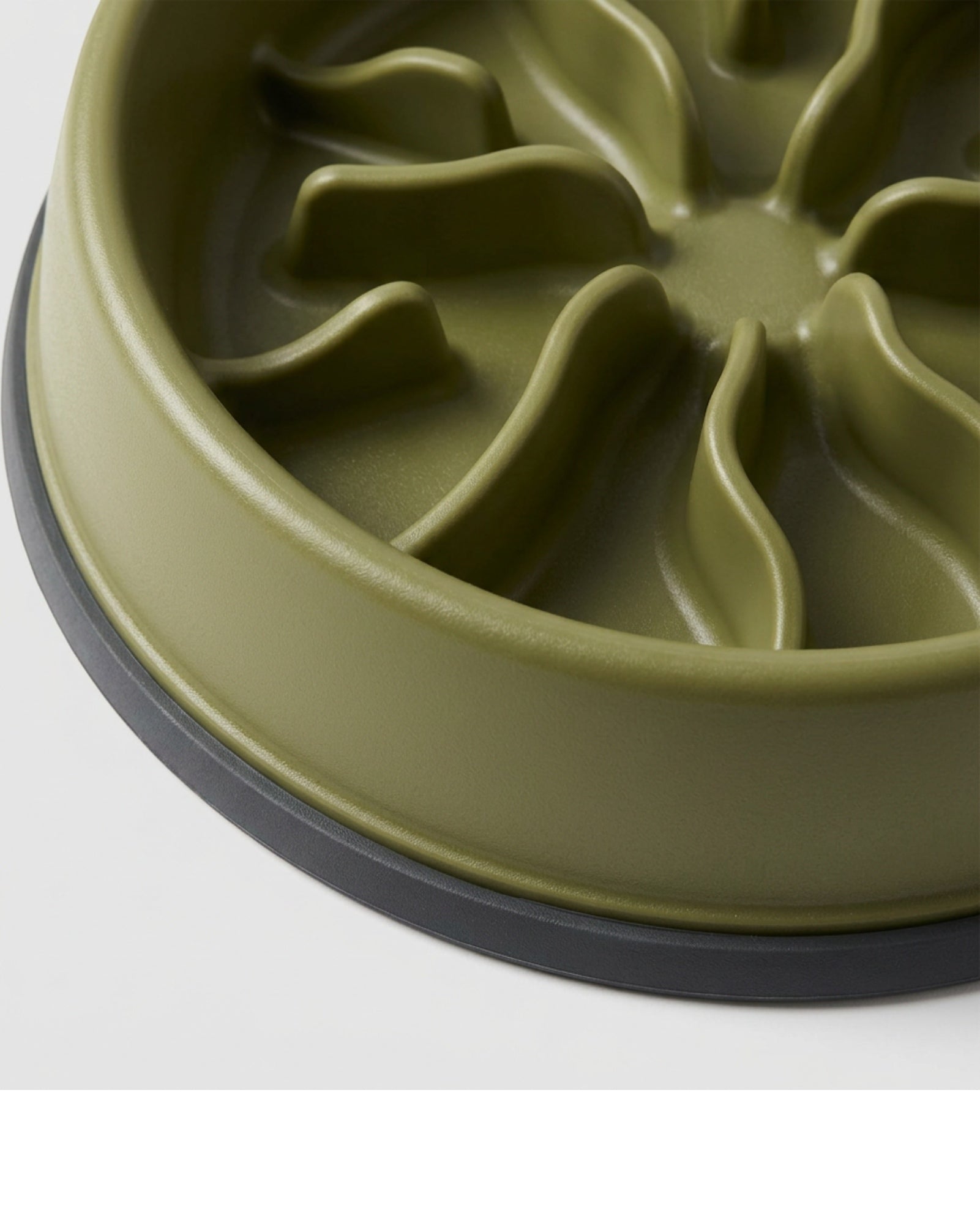 Zemis Ridged Slow Feeder Pet Bowl 1.1 L Olive - Detail view